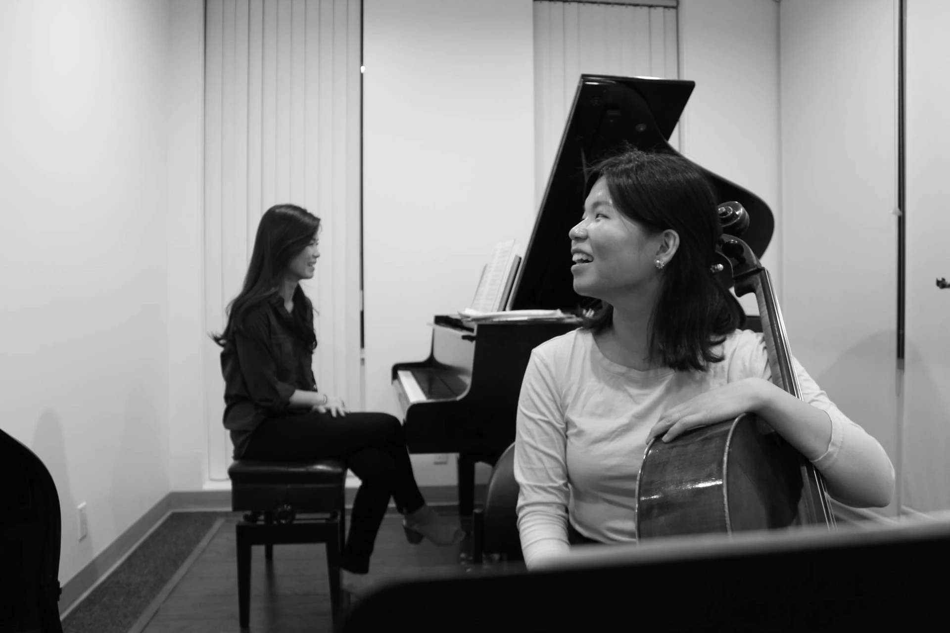 Piano and cello in an Issimo studio